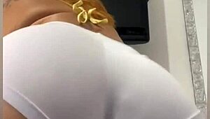 exhibitionist girl masturbates and flashes