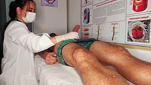 Ztvrdnul jsem přímo před tou zvrácenou sestřičkou