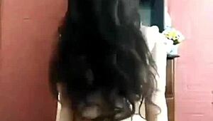 novinha dançando pelada quem é essa delícia