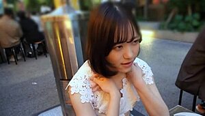 よ、この可愛い日本のスラット、手作りフェラアクション