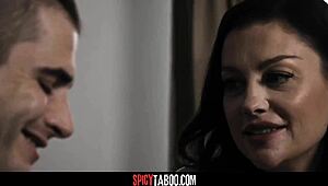 Nadržená macocha prosí pasynka o oplodnění těsné kundy