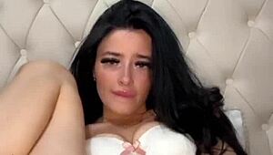 I’m burning for this horny American exchange student girlfriend on webcam