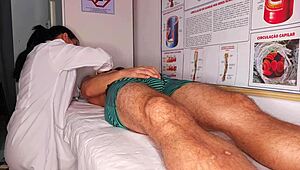 Ztvrdnul jsem přímo před tou zvrácenou sestřičkou