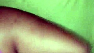 Nemôžem odolať horúcemu zadku Thais na štyroch