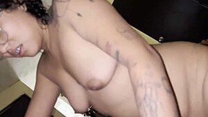 Frida si pelacur seksi kasih blowjob dan biarin aku jilat memeknya