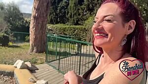 Sally Et Jade Ravissantes Femmes Gobent Une Queue