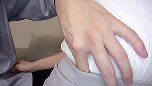 よ、この可愛い日本のスラット、手作りフェラアクション