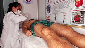 Ztvrdnul jsem přímo před tou zvrácenou sestřičkou