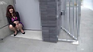 Hitomi Misaki tvrdne vibruje na japonskej ulici