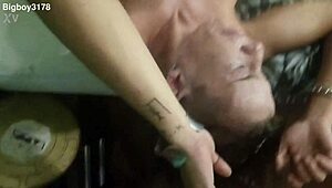 Krizia Tzunami hisap bagus dan ambil dalam pantat. Dia suka setiap tusukan.