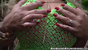 MILF curvy cu țâțe mari înghite puța și călărește ca un pro