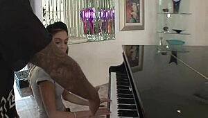 よ、ステファニー・ケイン、18歳、硬い巨根に欲情