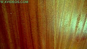 סקרן איך סטפמאם בשלה מאפשרת אוננות על האזור הפרטי שלה?