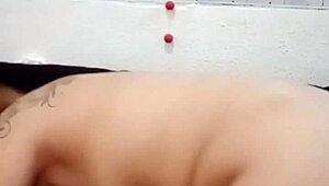 Najlepšia masturbácia s vibračným hračkou, je to tak super