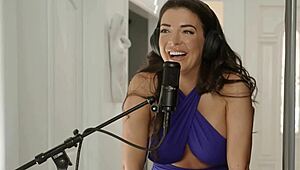 داني ستيل يسيطر على إليزابيث سكايلار