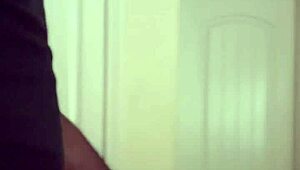 زوج هواة يستمتع بباك شوتس عصيرية مع كريم باي