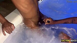 Vendedor De Rede Fodendo Com Cliente Na Piscina