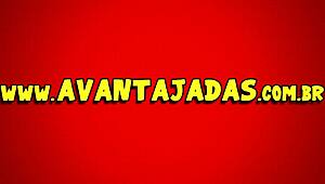 Hei, vrei să vezi această morenă transex superbă făcând sex cu un tip?