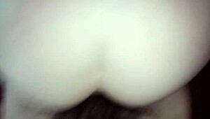 Scopo il culo e tette enormi della sorellastra, vuoi vedere?