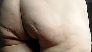 Oma, uh, neukt harige kut met, ya know