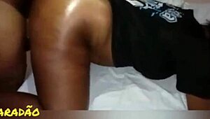 Enchendo o cuzinho de leite com big black cock blowbang e assfucking