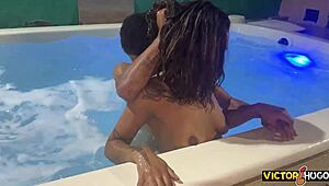 Vendedor De Rede Fodendo Com Cliente Na Piscina