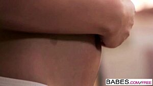 브렛 로시 거대 엉덩이로 사랑에 굶주려 😍