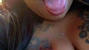 oh no, blackvelvet got caught playing with kitty