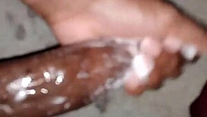 Superdarius jerks off quickly before bed