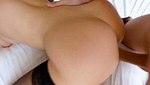 Mükemmel Latina Kıçları Büyük Avrupa Sikini Sertçe Biniyor