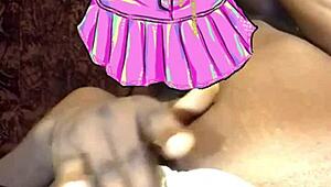 Seksi iç çamaşırında büyük klitorislü süzülen amcık