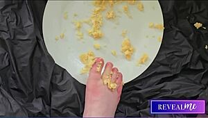 Steamy toe sucking and foot fetish in shower