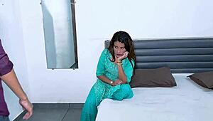 Bhabhi handles big dick Devar in homemade action... damn, so hot!! 🔥