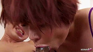 Japanska zrela mačeha zapeljuje deviškega fanta s prvim pihanjem