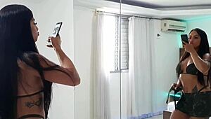 Bodybuilder milf evelhy gives delicious pussy after he ditches game for friends!