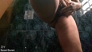 Водя те да се стискаш на уебкамера милф стил