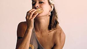 She eats food while riding in reverse cowgirl