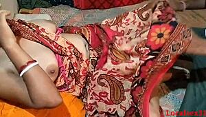 Saám vlhký černý čurák na webce s ohnutým zádím