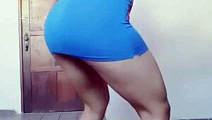 dacin girl seduces with wild moves