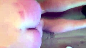 بنت شابة 18+ تحب صفع رجليها 😘