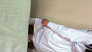 Ay mi amor, despacio? Es mi primera vez siendo follada en uniforme escolar en La Paz Bolivia.