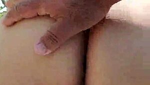 Mexican Beauty Shows Off Curves in Public Spot