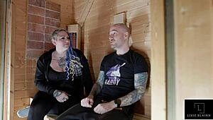 Hey, Livie chats with Alec Hardy in the steamy sauna! 😏