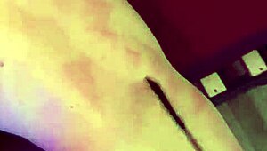 젊은 미녀가 발짝 치는 거 좋아해 😘