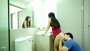 Amateur couple gets steamy in morning bathroom