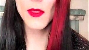 Oiled bubble butt tranny slams a fat dildo in close-up anal