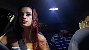 Casada trabalha de motorista de aplicativo e faz sacanagens com passageiros