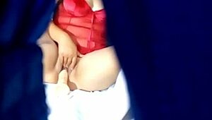 video casero real �mi vecina culona juega con su exquisito co�o y casi me descubre �tuve que aguantar las ganas de partirle la concha de una y venirme en ella joder