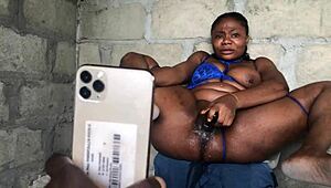 Pleasing a paying fan outdoors with intense squirting