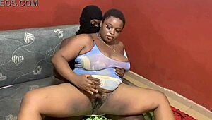 Forró feleség elfogva pince baszáshoz. Fekete fasz teljesíti vad fantáziáját.